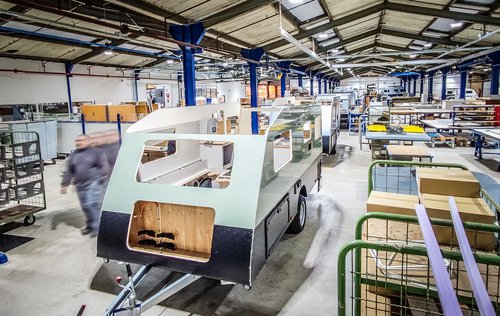 kip caravan fabriek hoogeveen